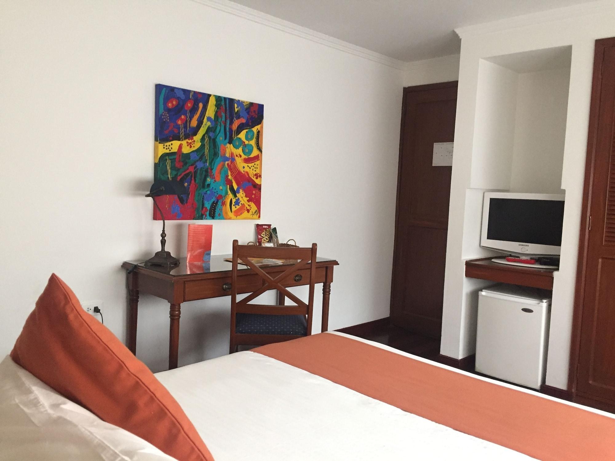 Hotel Emaus Bogotá Esterno foto