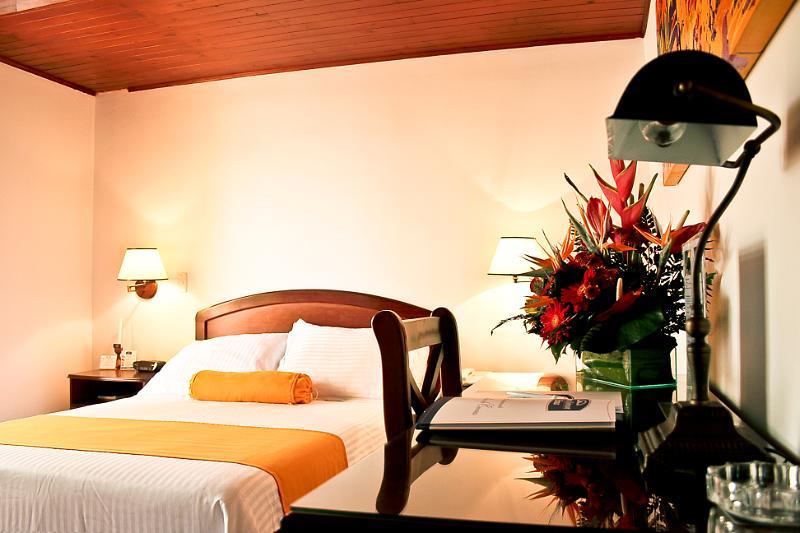 Hotel Emaus Bogotá Esterno foto